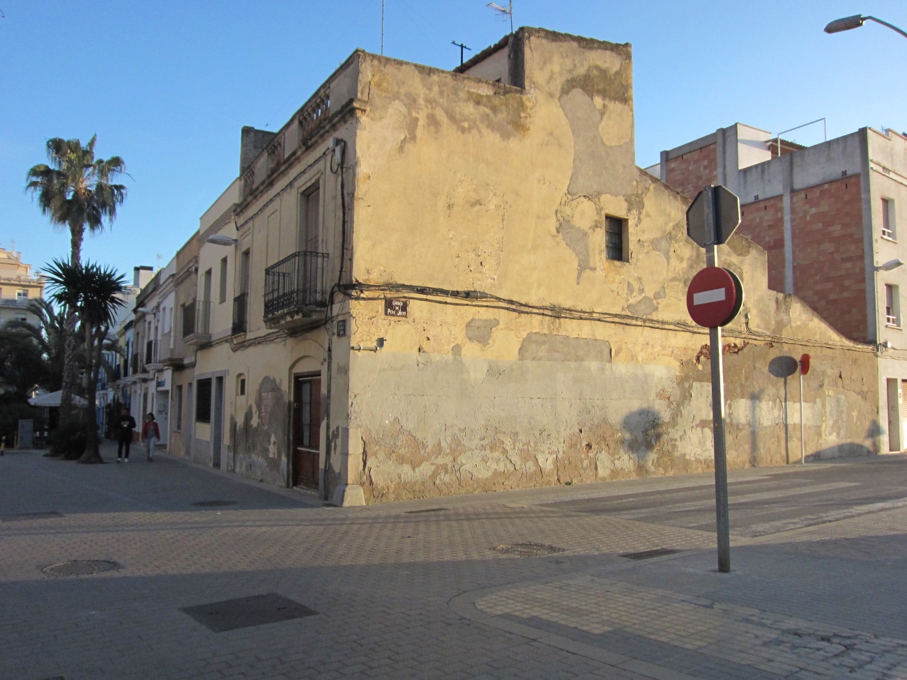 Estat actual. Vista dues façanes des de la Rambla de La Pau